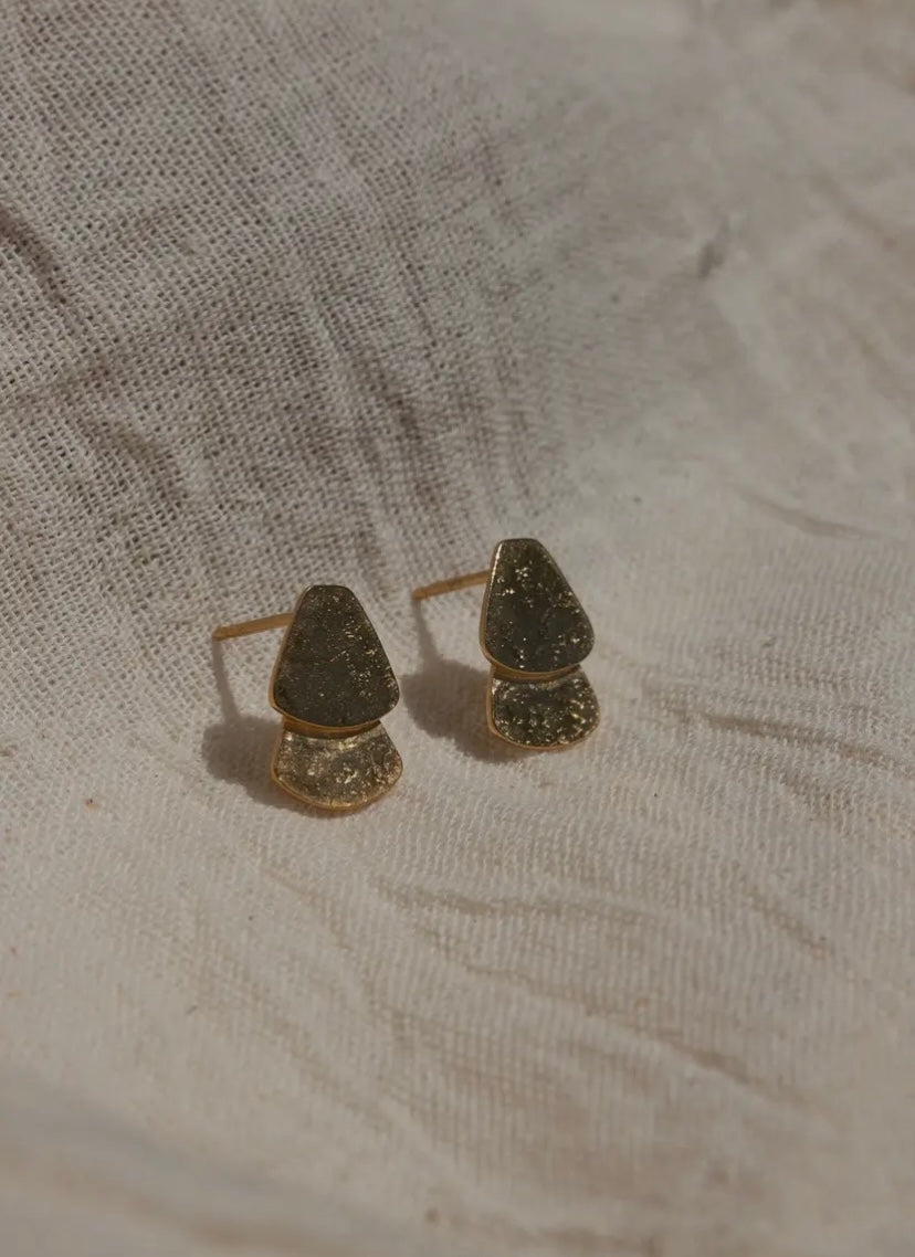 Pamoza Studs YEWO