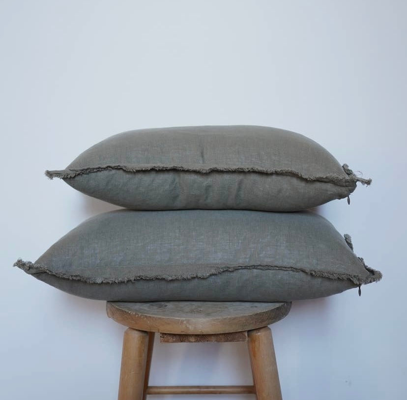 FRINGED LINEN PILLOW COVER MOSS