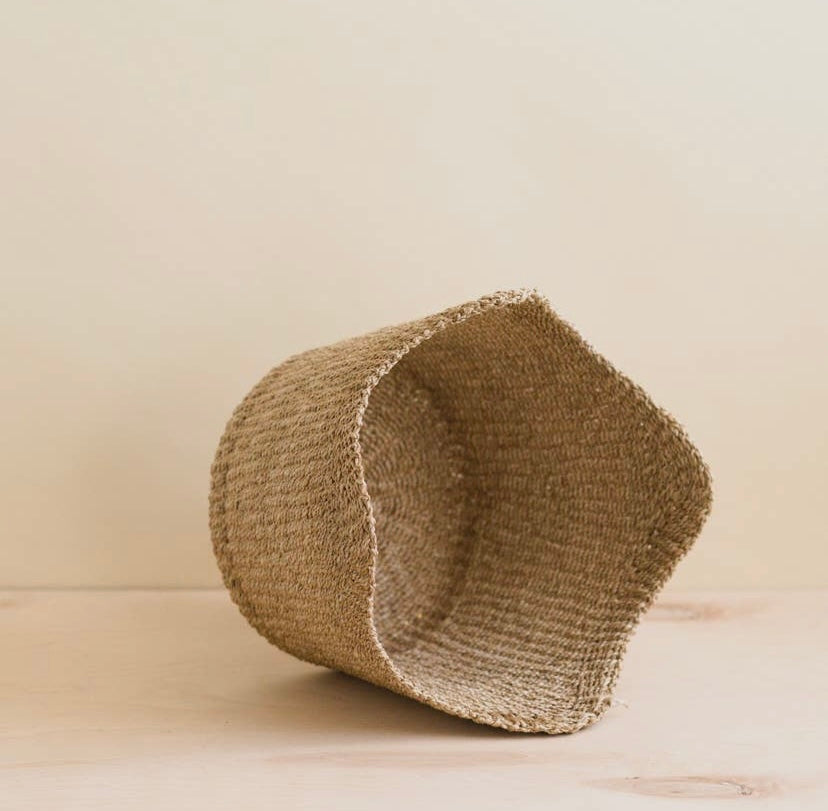 HANDWOVEN SCALLOP BASKET