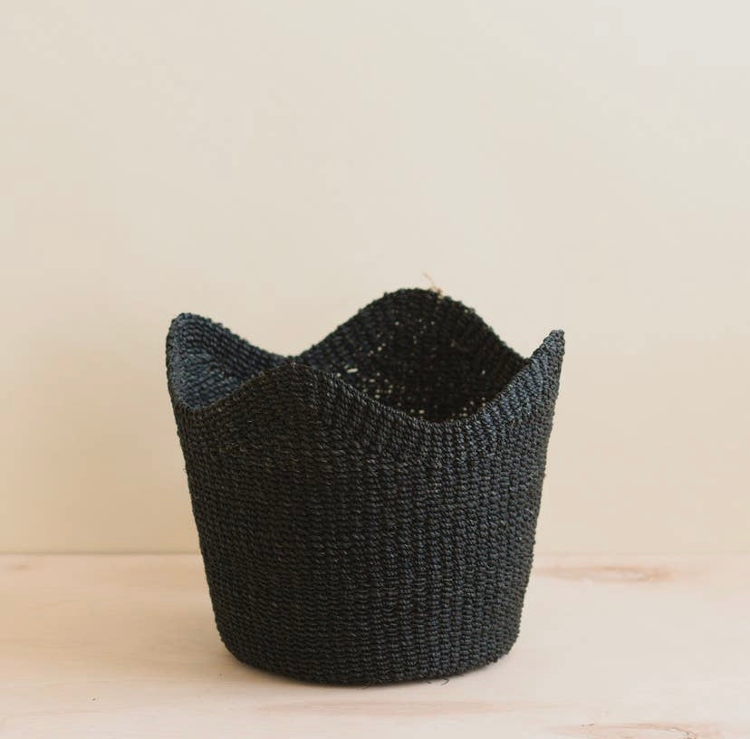 HANDWOVEN SCALLOP BASKET