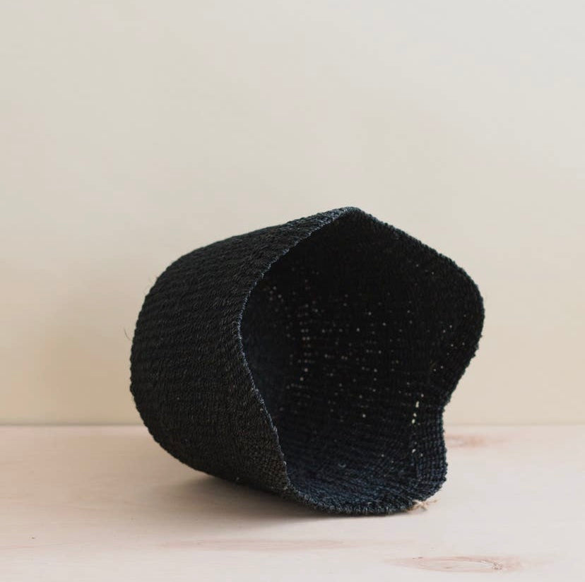 HANDWOVEN SCALLOP BASKET