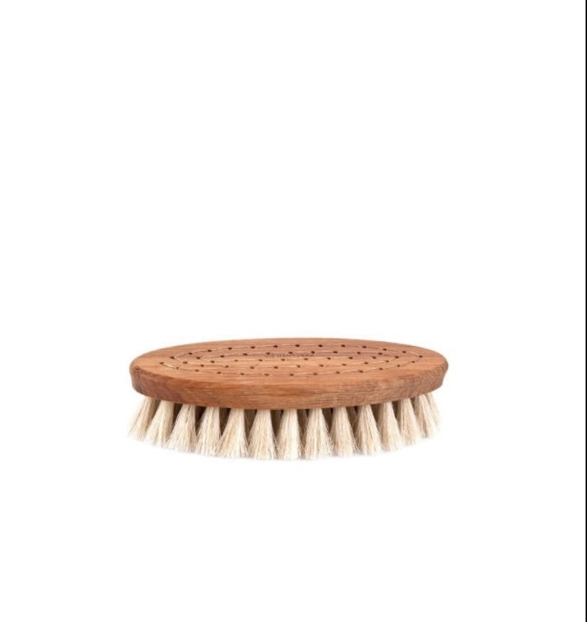 No handle wooden bath brush by Iris Hantverk.