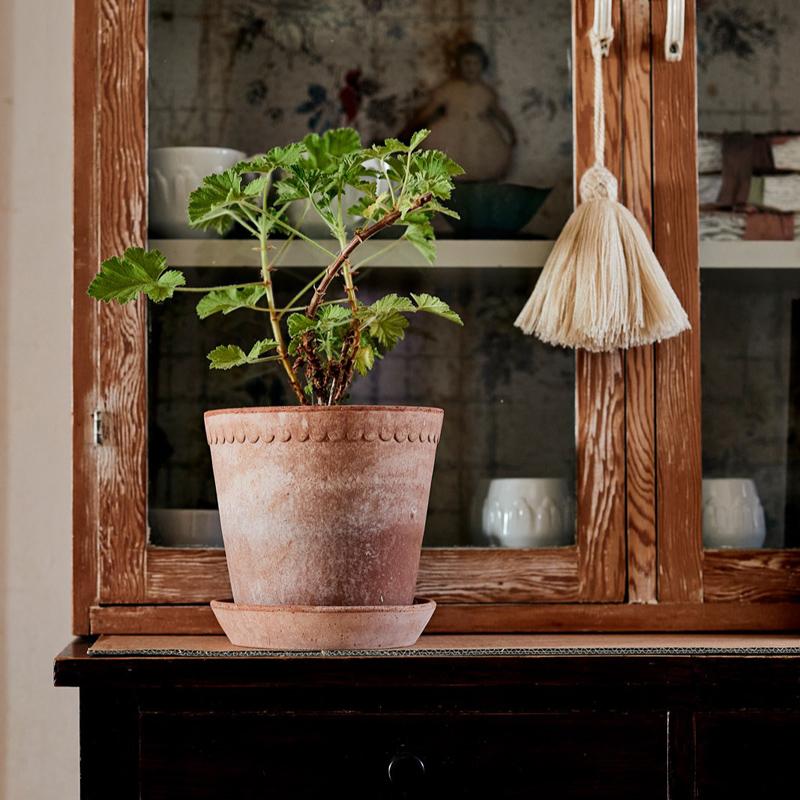 Helena Terracotta Pot styled on shelf.
