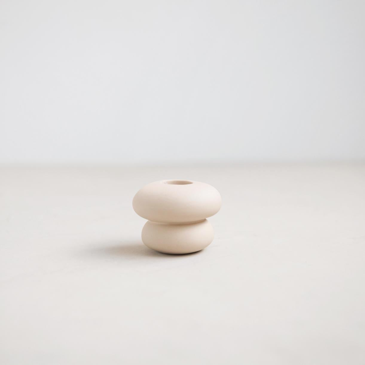 Closeup of pebble taper holder