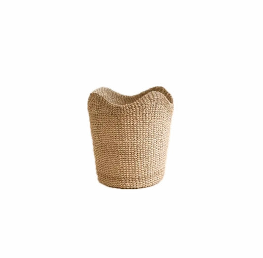 HANDWOVEN SCALLOP TABLETOP BASKET