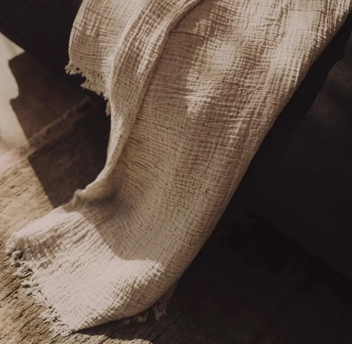 ENES SPECKLE THROW BLANKET