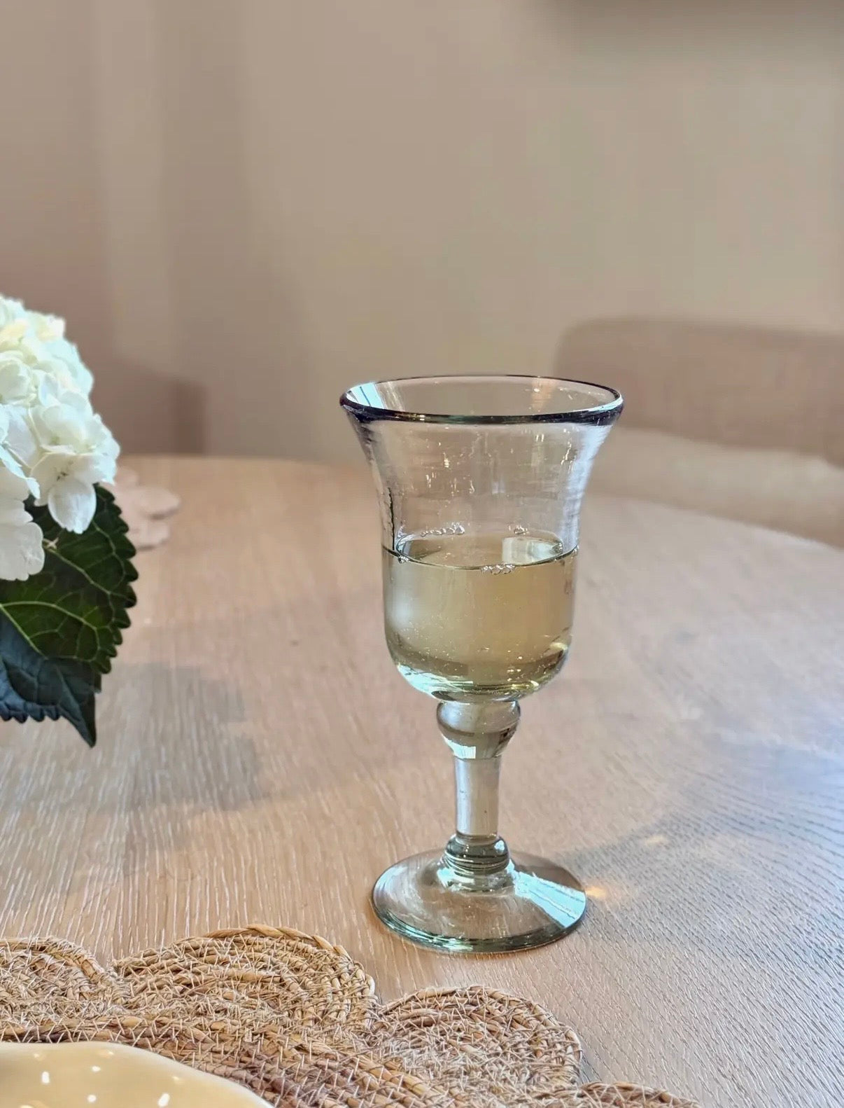 LULA HANDBLOWN WINE GLASS
