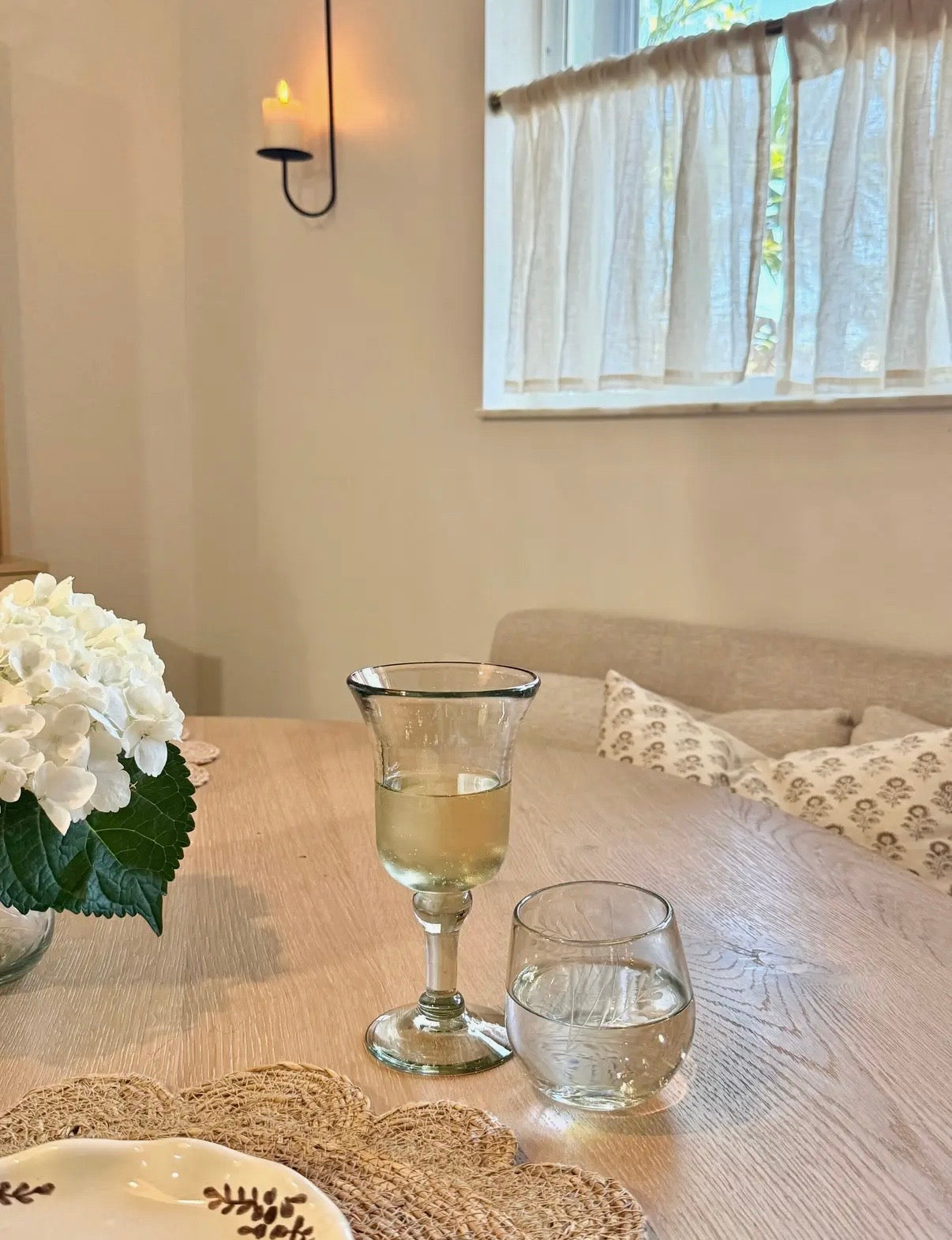 LULA HANDBLOWN WINE GLASS