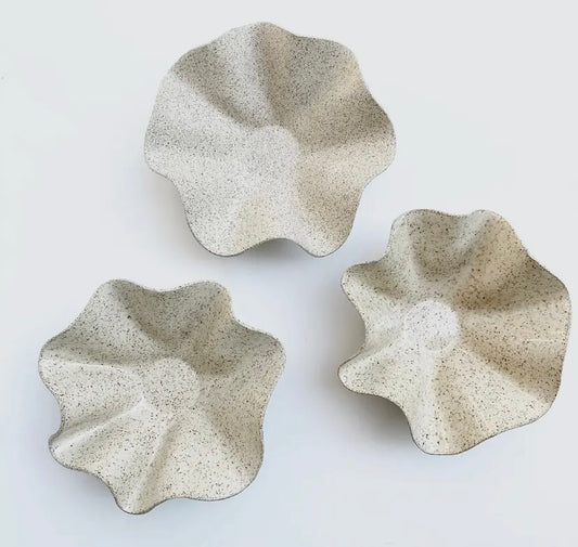 SPECKLED CLAY RUFFLE BOWL