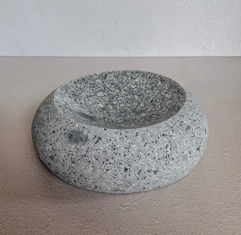 BEACH STONE DISH