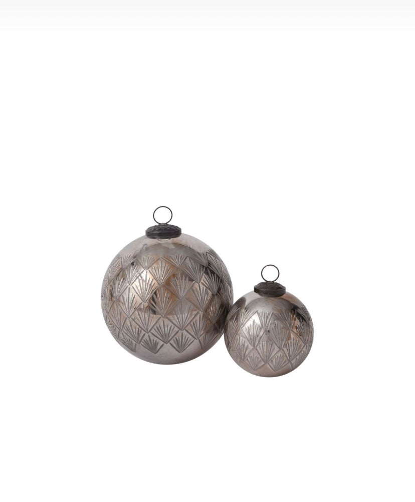 ETCHED SILVER BAUBLE ORNAMENT