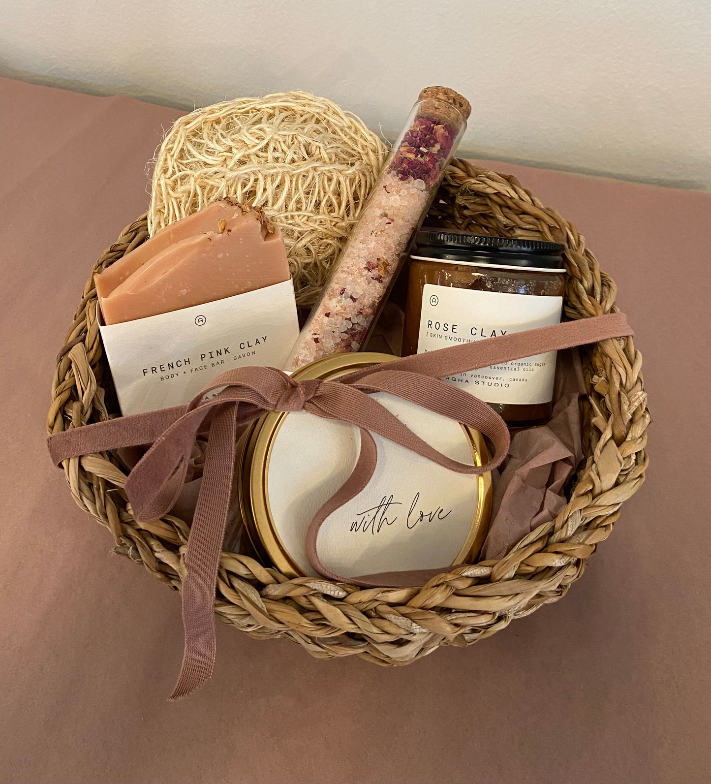 CLASSIC BLUSH DELUXE GIFT BASKET