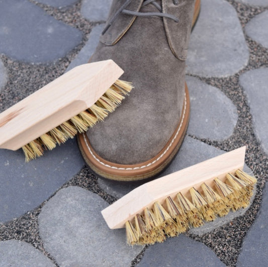 SHOE BRUSH